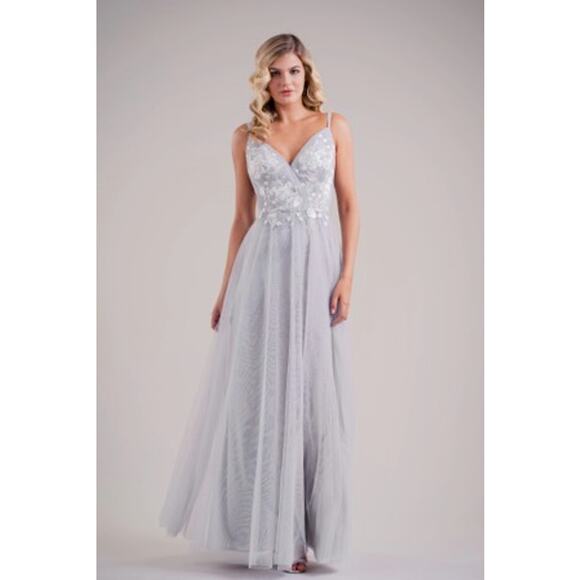 2123 NWT Jasmine L224002 Lace Appliqué and Soft Tulle V Neck